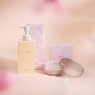 THREE 柔光極致晶透蜜粉【櫻花限定版】